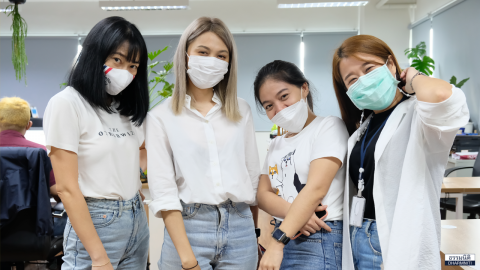 ชาวธรรมนิติร่วมกันแต่งตัวในธีม “WHITE SHIRT AND JEANS”