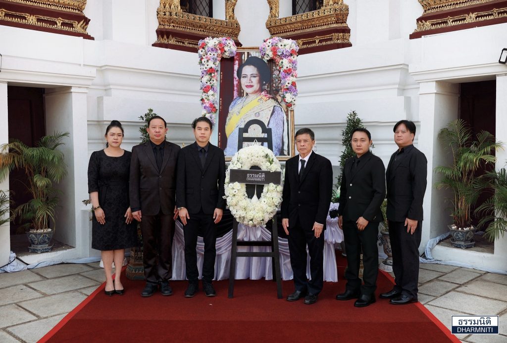 wreath-tribute-queen-sirikit 1